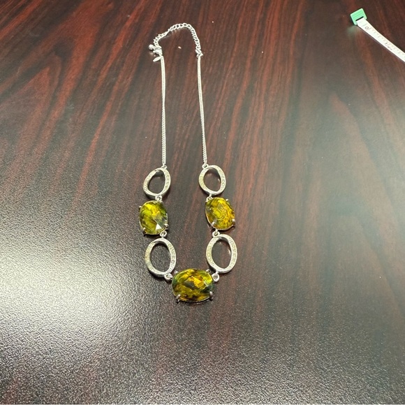 Avon  Silver/yellow green gemstone Necklace with ovals/rhinestones vintage - Picture 6 of 6